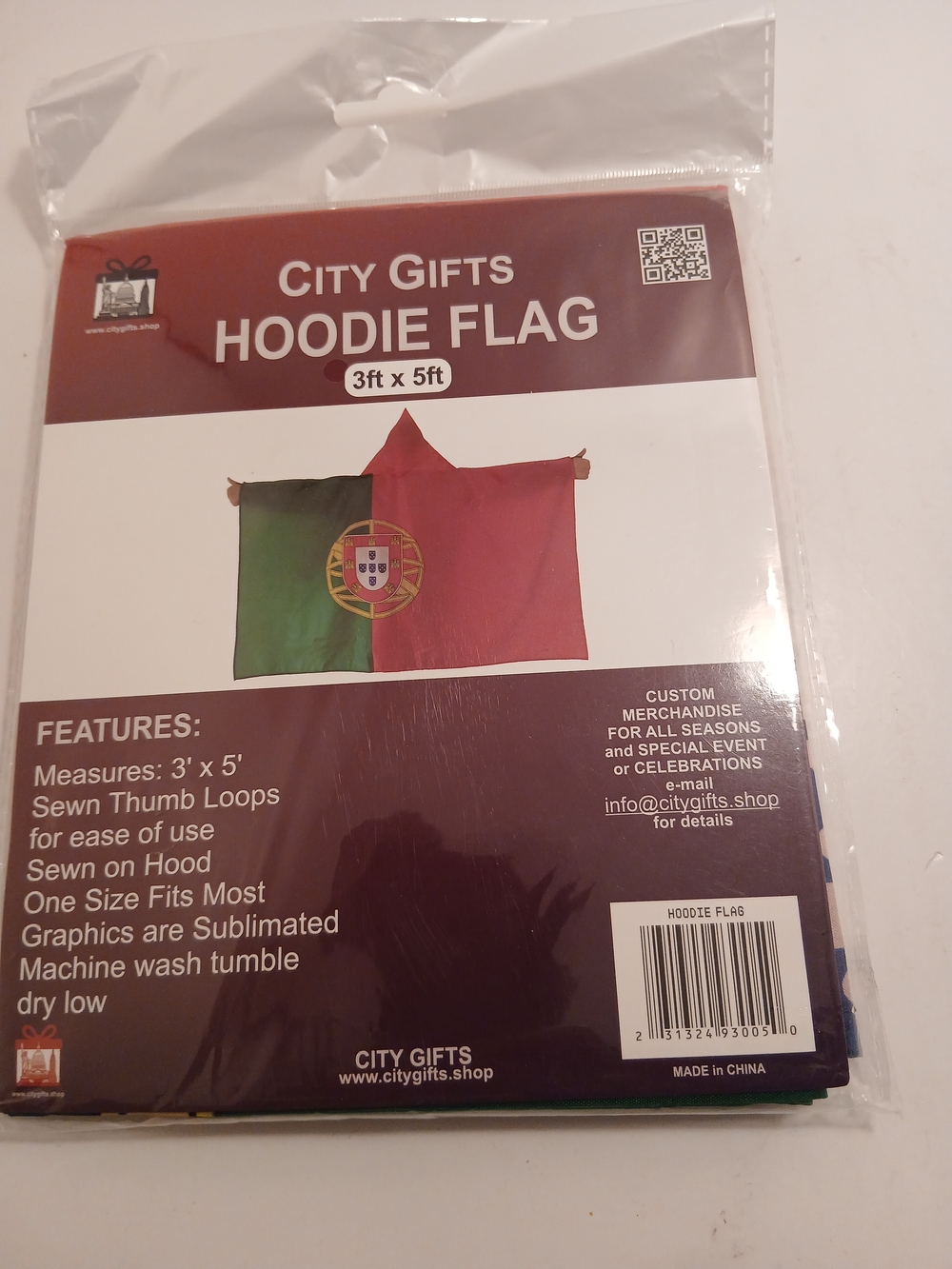 Hoodie Flag in Green and Red - Portugal Soccer Design
